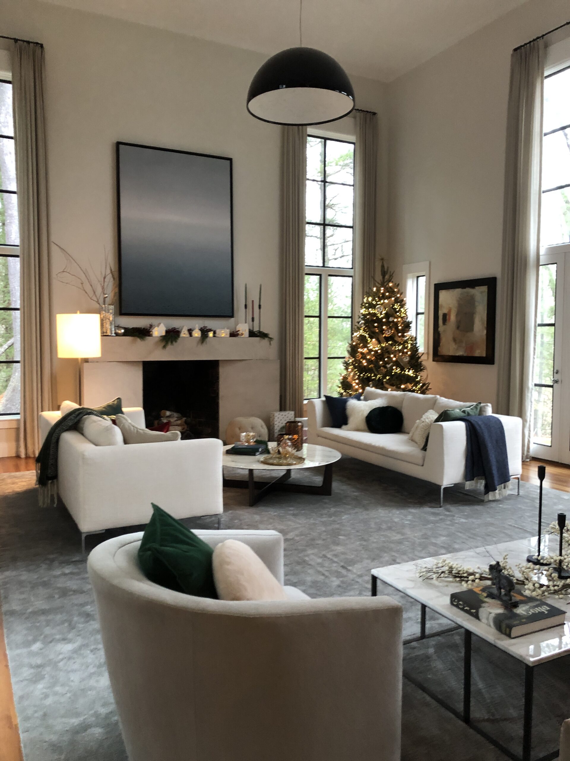 Modern Christmas, tall ceilings, ornements, greenery, accessories